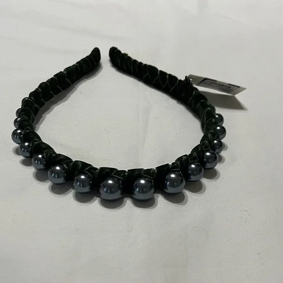 Lele Sadoughi Graduated Pearl Headband in Green Velvet Tahitian Faux Pearl NWT Lele Sadoughi Graduated Pearl Headband in Green Velvet  main image 3